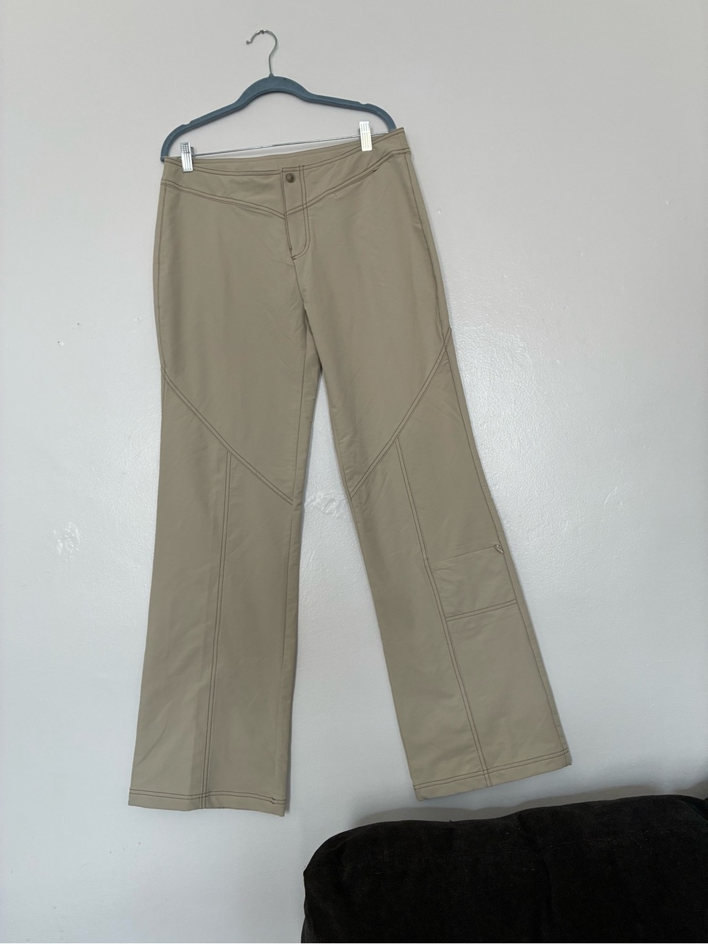 Athleta cream pants with a relaxed fit
